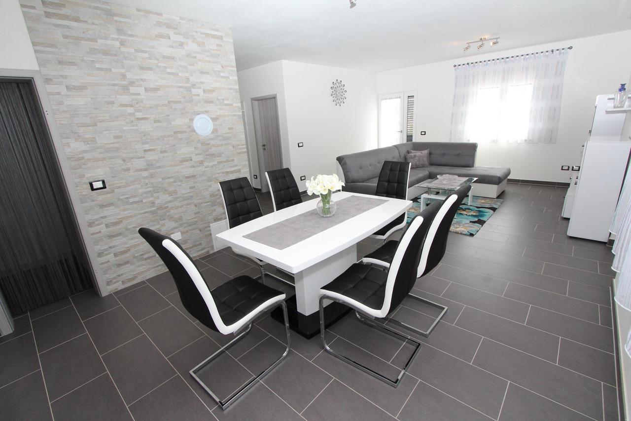 Apartment Mondelaco Rovinj Bagian luar foto