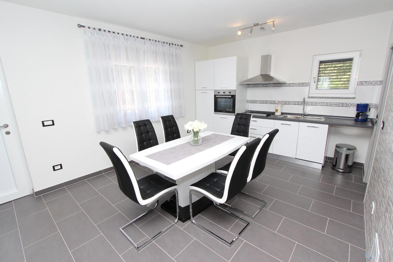 Apartment Mondelaco Rovinj Bagian luar foto